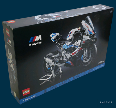 une boîte contenant une maquette de moto