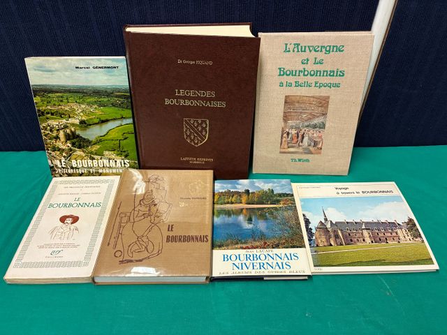 Lot sur le Bourbonnais dont Dr PIQUAND : légendes bourbonnaises, ...