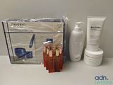 un assortiment de produits de soins pour la peau posés sur un plan de travail