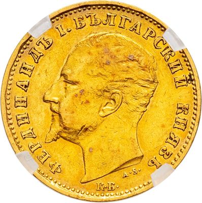 gros plan d'une pièce d'or avec le visage d'un homme