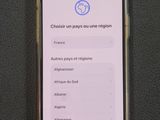 un gros plan d'un téléphone portable avec une application à l'écran