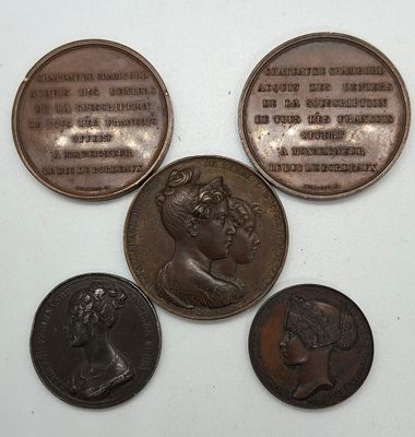 trois pièces sur lesquelles figurent les portraits d'une femme et d'un homme
