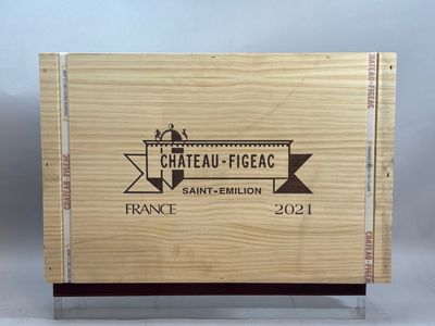 la caisse en bois est vide et prête à être remplie de vin