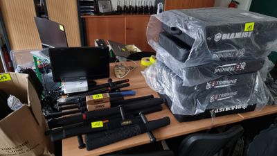 Stock composé de matériels d'entrainement pour agent de sécu… - Photo 1