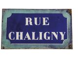 blue and white sign with the words rue challigny on it