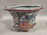paire de vases chinois de style « famille » à motifs floraux