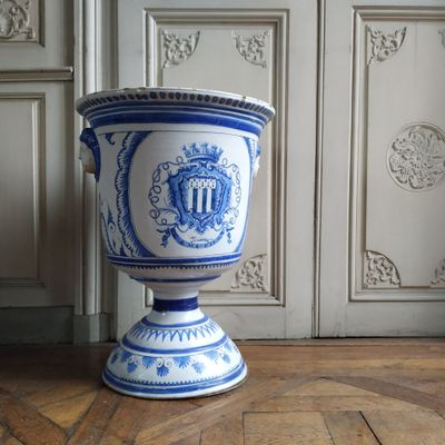 NEVERS pour RENNES, XIXe Grand cache-pot en faïence blanc bl… - Photo 1