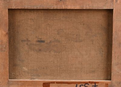 une vieille photo représentant un cadre en bois sur lequel figure un numéro