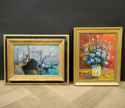 un tableau représentant un vase de fleurs et un autre représentant un bateau