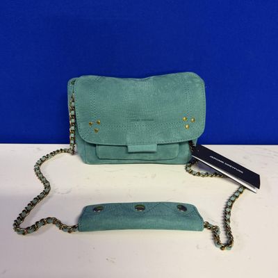 sac à main en cuir vert menthe avec bandoulière en chaîne et pochette assortie