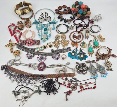 BIJOUX. Lot de bijoux fantaisies.