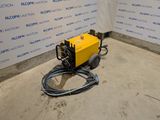 l'image d'une machine posée sur le sol