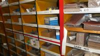 - 6 Rayonnages comprenant des abrasifs, du papier à poncer, … (photo 3)