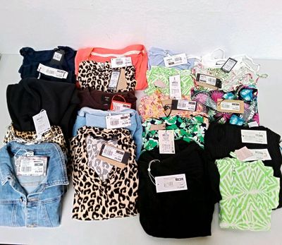 Lot de 20 vêtements pour femmes de diverses tailles et marqu…
