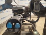 a picture of a machine that is sitting in a room