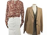 deux mannequins vêtus de tenues de styles différents, posant sur un support pour mannequins