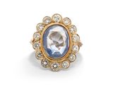 une bague ovale en saphir et diamants, signée Van Cleef