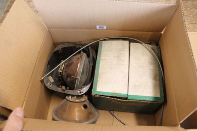une boîte contenant un grille-pain et un autre grille-pain à l'intérieur
