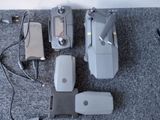 beaucoup d'appareils électroniques posés sur le sol