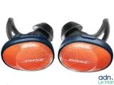 une paire d'écouteurs Bluetooth Bose portant l'inscription « Bose »