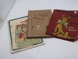 trois livres posés sur une table