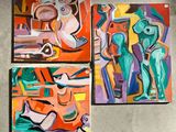 trois tableaux accrochés au mur, de couleurs et de formes différentes