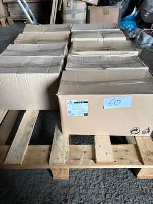 Lot comprenant 9 boîtes de 250 pièces de chevilles de fixati…
