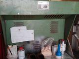 une cuisinière verte avec une plaque de cuisson verte et un four vert
