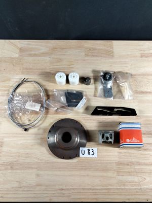Lot de pièces divers ( piston Husqvarna, câble d'embrayage, …