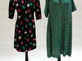 deux robes sur un mannequin, posées sur un fond blanc