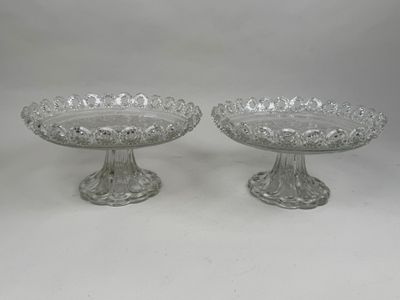 paire de coupes en cristal sur pied