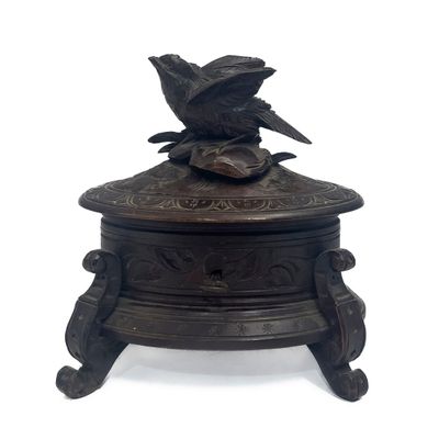 Coffret à bijoux de forme ovale en bois gravé et sculpté, à …