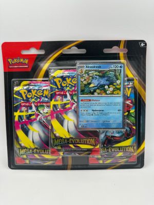 un gros plan sur un paquet de cartes Pokémon posé sur une surface blanche