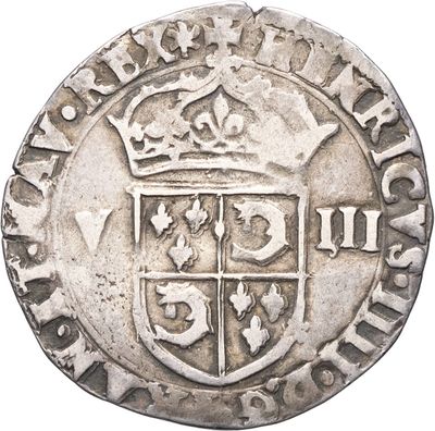 gros plan d'une pièce de monnaie surmontée d'une couronne