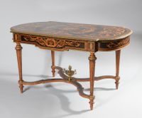 Table de milieu en bois noirci et marqueterie de rinceaux, t…