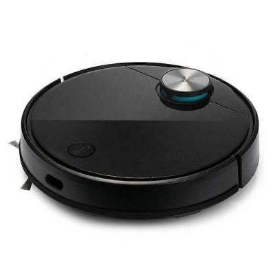 une image d'un aspirateur robotisé sur une surface blanche