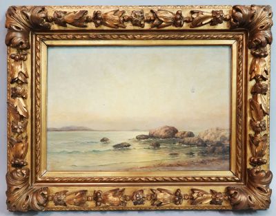 une peinture à l'huile représentant une scène de plage avec des rochers dans l'eau