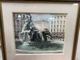 peinture représentant une statue d'un homme à cheval dans une fontaine
