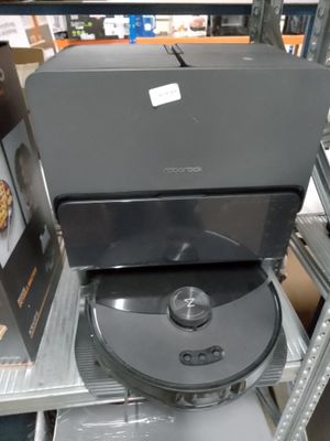 une photo d'un lecteur CD posé sur une étagère dans un magasin