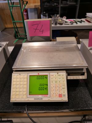 a scale that is sitting on a counter top