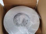 une boîte en carton contenant un rouleau de papier toilette