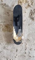2 appliques modernes à 1 ampoule ; pendulette murale ; 4 enc… (photo 2)