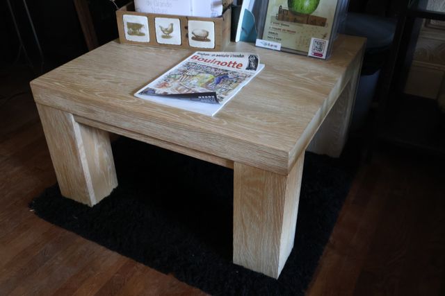 Table basse moderne finition chêne cérusé plateau carré