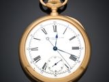 une vieille montre de poche en or avec des chiffres romains sur le cadran