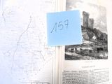 un livre sur lequel est posé un bout de papier