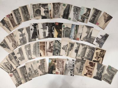 de nombreuses cartes postales anciennes sur un fond blanc
