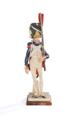 figurine représentant un soldat en uniforme, muni d'un fusil