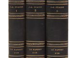 une pile de trois livres noirs posés les uns sur les autres