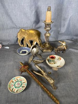 a lot of items that are sitting on a table