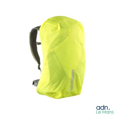 l'arrière d'un sac à dos jaune muni d'une poignée noire, sur fond blanc